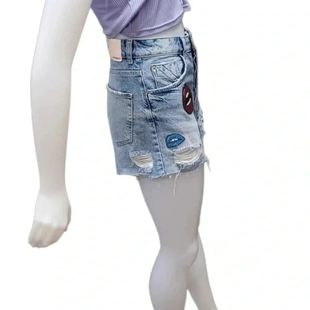 Zara High Rise Distressed Lip Appliqués Patches Denim Shorts Size 02 - Picture 4 of 10